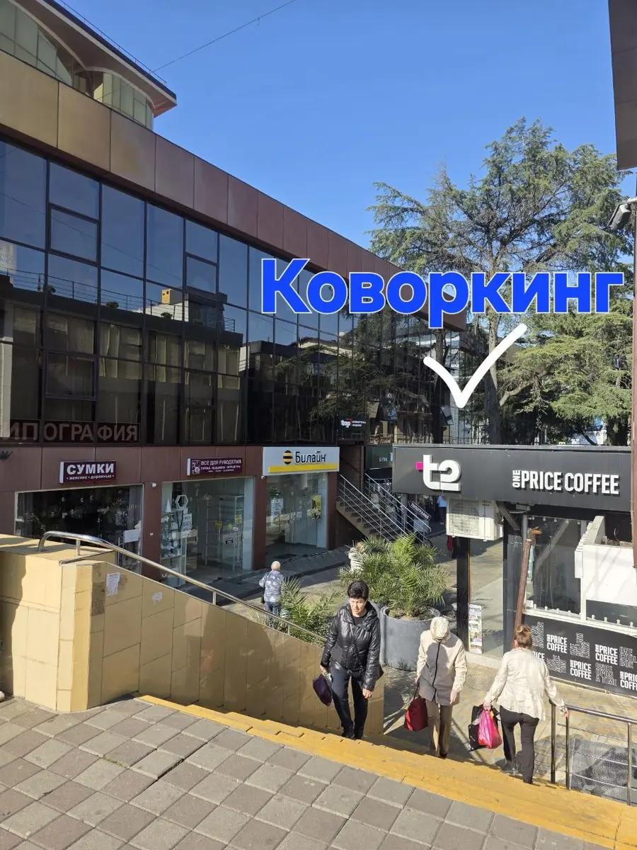 Проход к коворкингу со стороны лестницы